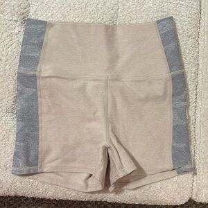 Vuori Biker Shorts Tan and Camo Size Small